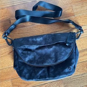 Lululemon All Night Festival bag 5L - great condition